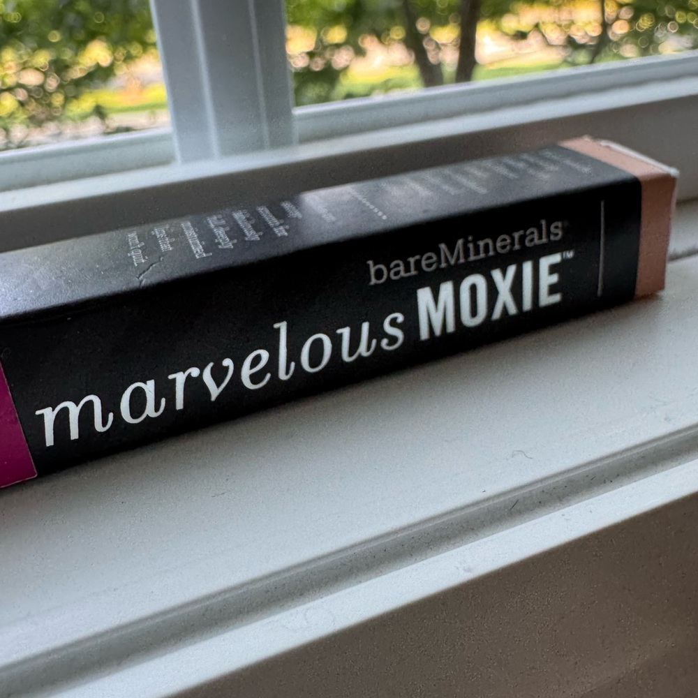 NWT New bareMinerals marvelous MOXIE lipgloss in Rule Breaker